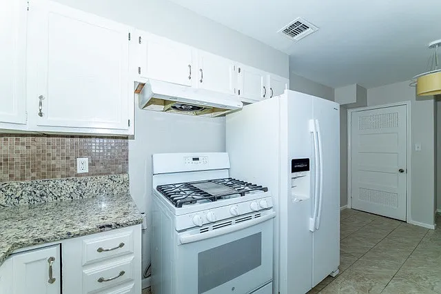 402 Blakeley Dr — Photo 9