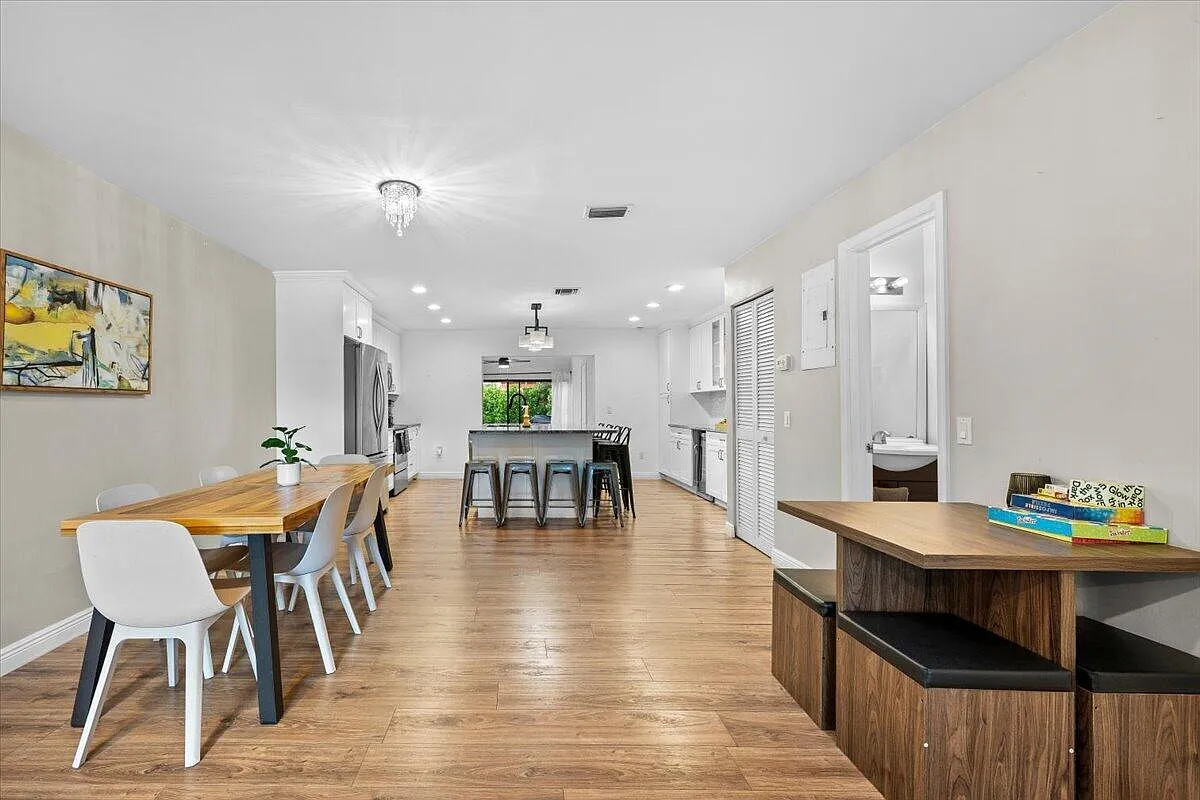 2 bed, 2.5 bath, 1432 sqft, $4,300 — Photo 4