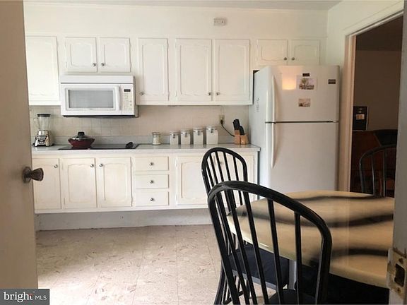 3rd image of 488B Portsmouth Dr