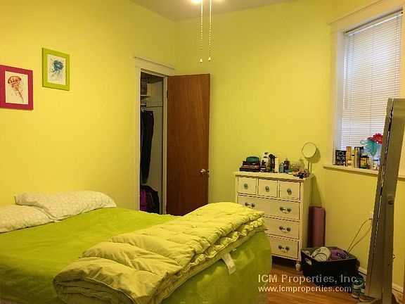 4th image of 3054 N Greenview Ave #2T