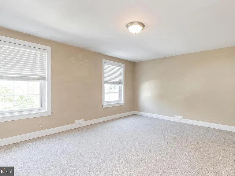 620 E Hector St — Photo 18