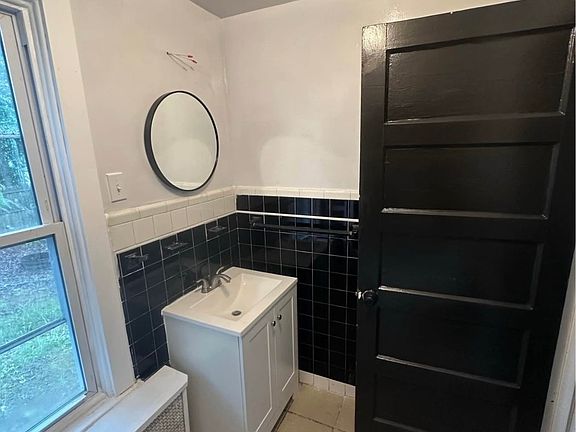4th image of 67 Oak Ln #1