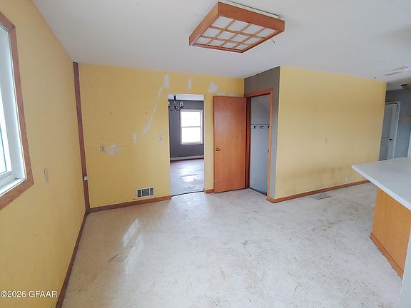 4th image of 2045 Appleton Ave