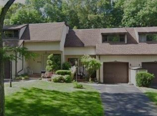 40 Cedar Ln N #40, Glen Head, NY 11545