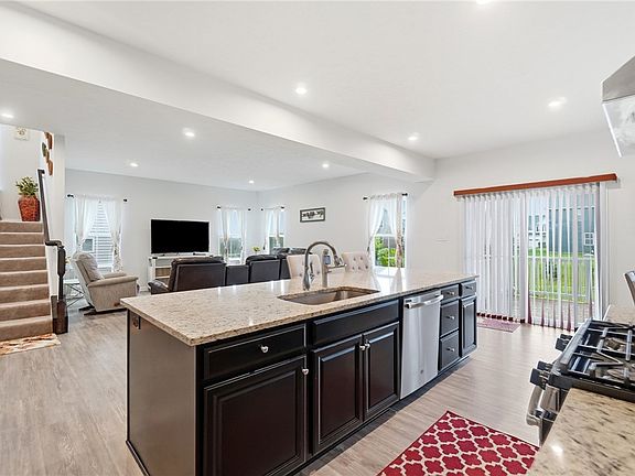 3rd image of 114 Ridgebrook Trl