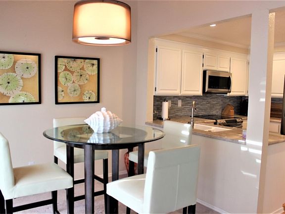 3rd image of 424 Santa Monica Dr