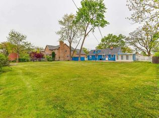 8047 Davis St, Niles, IL 60714
