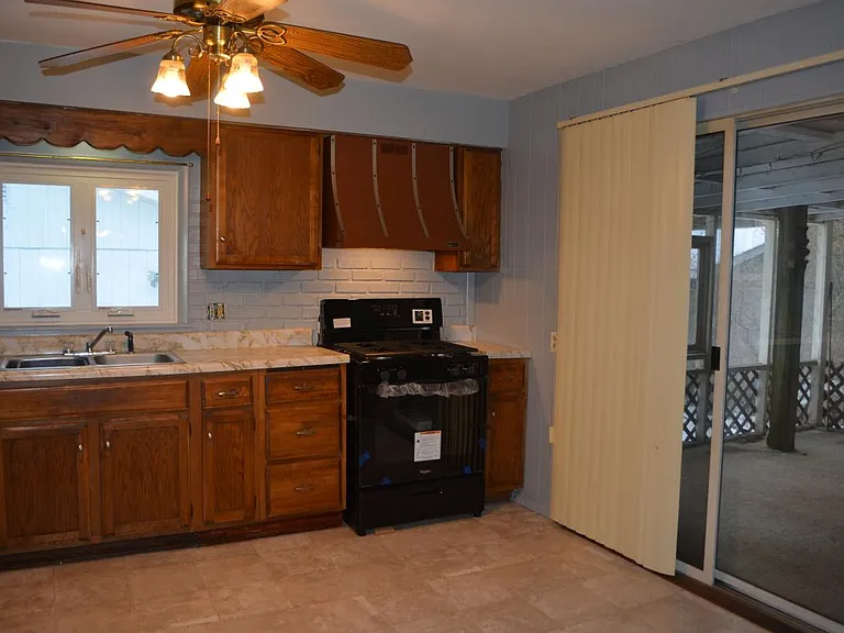 127 Sheldon Ave — Photo 1