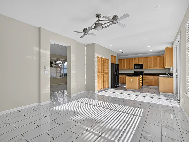 5858 Hazelwood Cmn — Photo 14