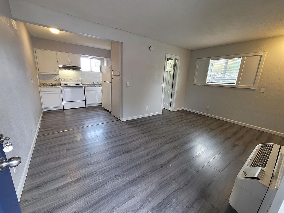 1st image of 1924 S Broadway Ave APT 21