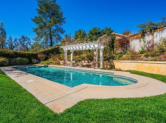 831 Admiral Ct Oak Park CA-large-042-28-