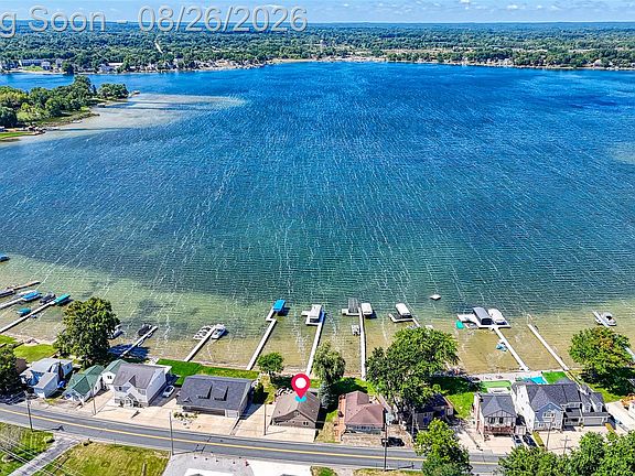 5th image of 453 E Shore Dr