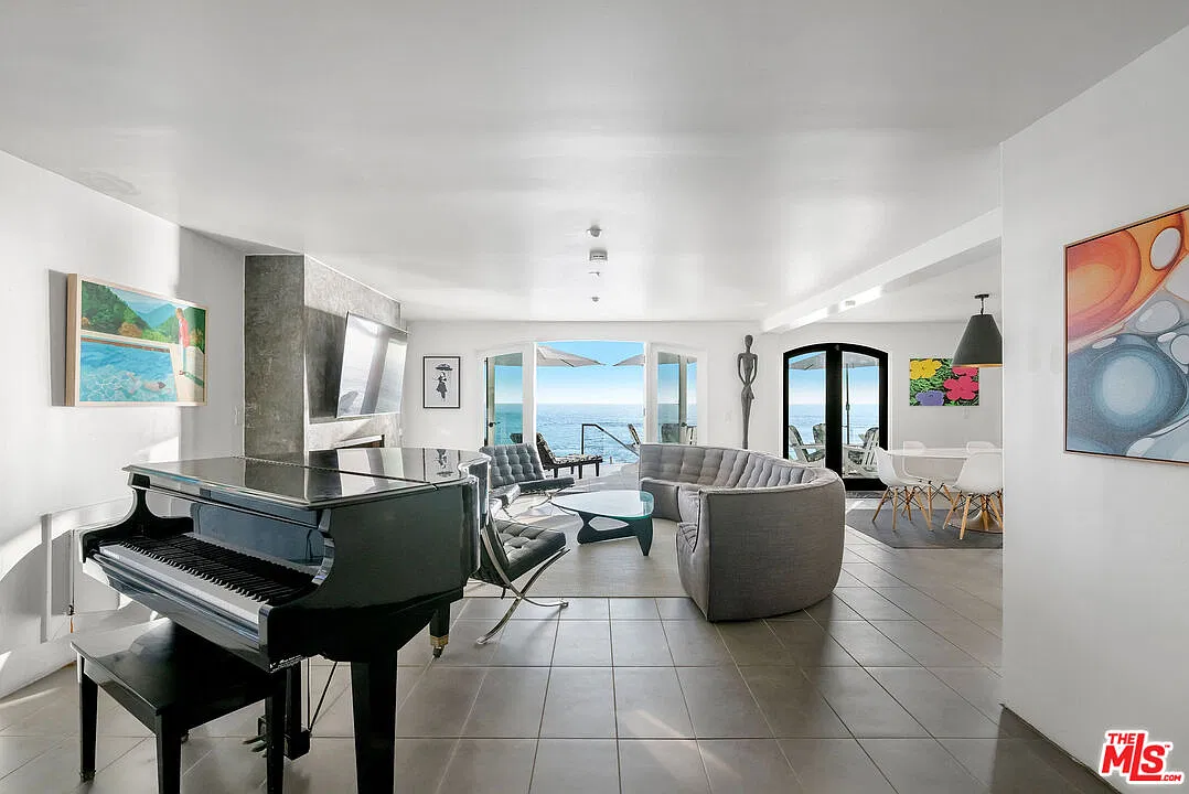 10 bed, 10.0 bath, 4500 sqft, $25,000 — Photo 2
