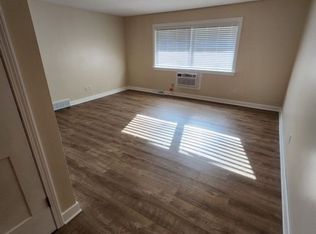 141 Morris St APT 4, Pewaukee, WI 53072
