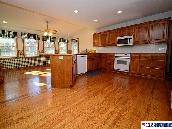 3rd image of 9315 Pauline St
