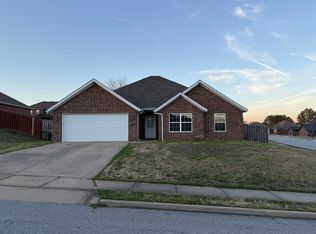 521 Asboth Dr, Centerton, AR 72719