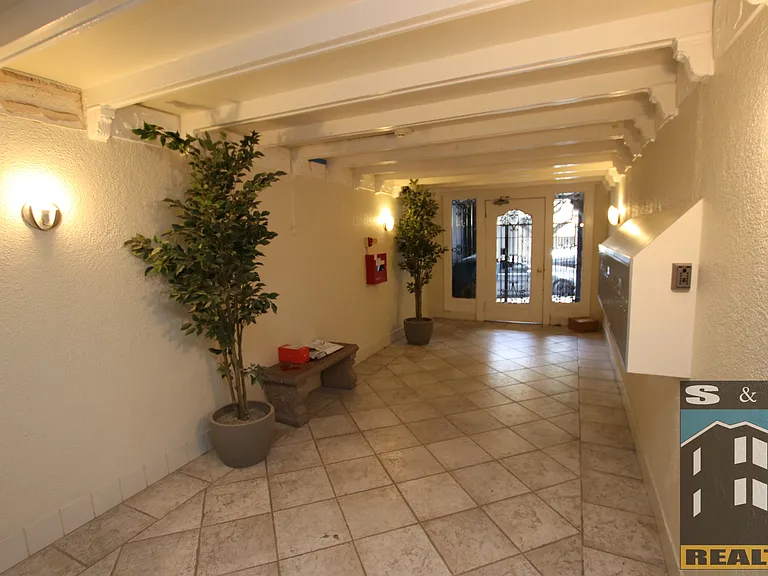 445 Webster St #5 — Photo 9
