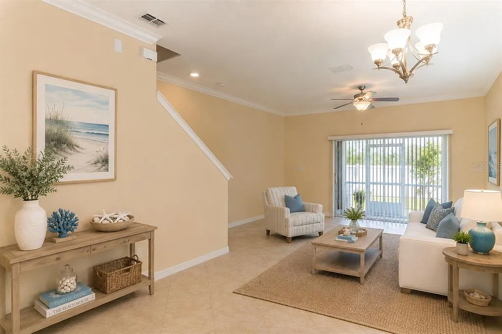 4 bed, 3.0 bath, 1612 sqft, $2,185 — Photo 2