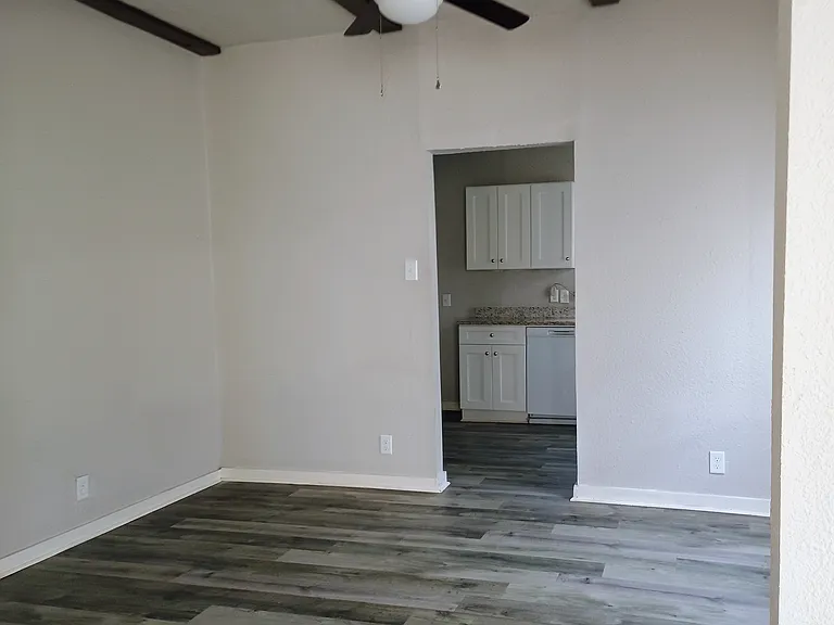 614 W Pyron Ave — Photo 9