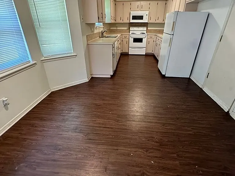 3203 E Cherokee Dr — Photo 6