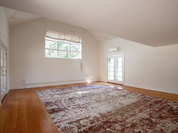 4th image of 5 Dewey Ln