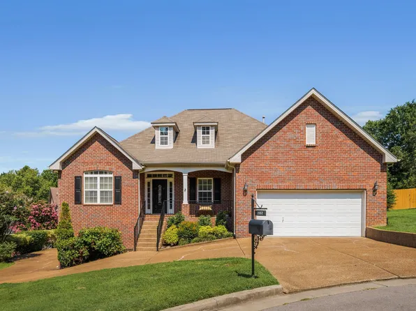 2357 Forest Lake Dr, Nashville, TN 37211