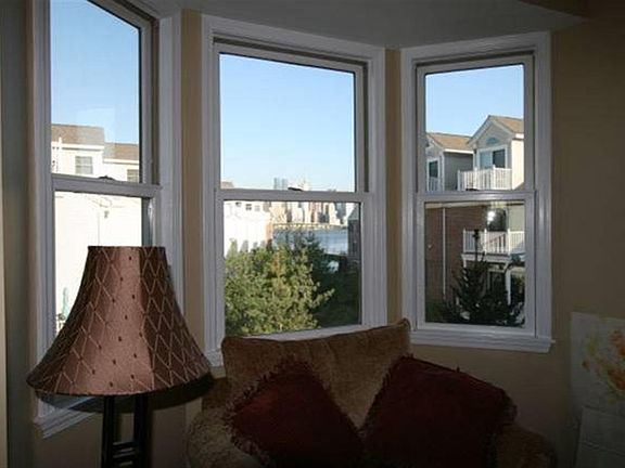 2nd image of 265 Roslyn Ct