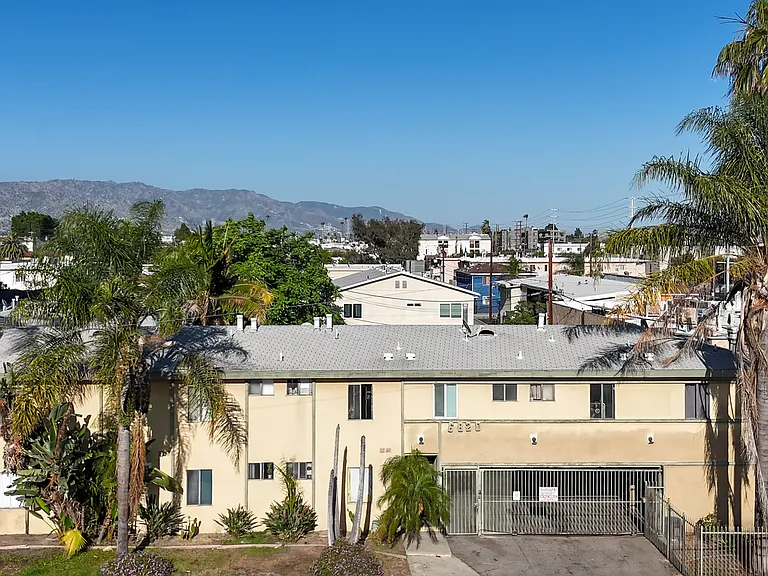 Laurel Cyn 6820 — Photo 9