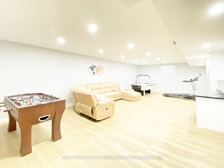 53 Edwin Dr — Photo 21