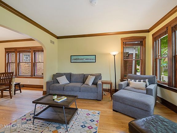 3rd image of 4902 W Waveland Ave
