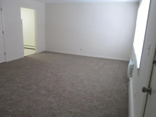 205 W Todd Ave #204, Woodstock, IL 60098