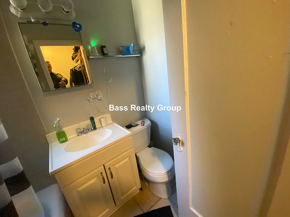 1st image of 1369 W Greenleaf Ave APT 208