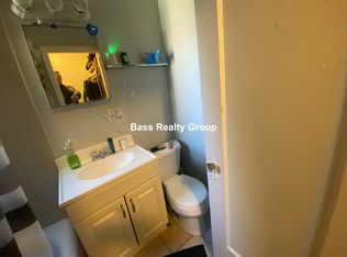 1369 W Greenleaf Ave APT 208, Chicago, IL 60626