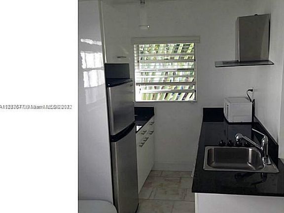 4th image of 928 Jefferson Ave #5