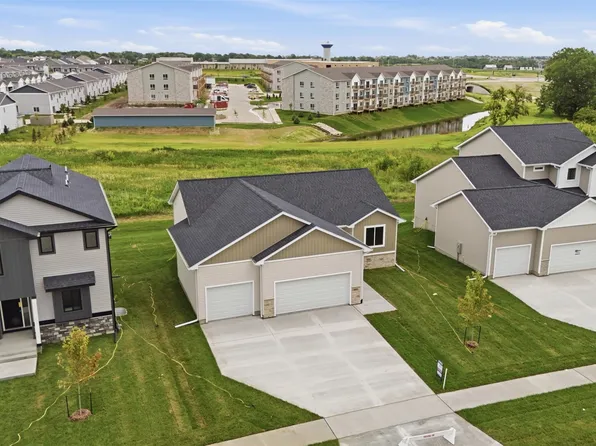 885 11th St, Waukee, IA 50263