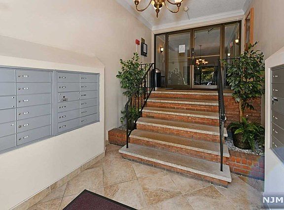4th image of 540 Fairview Ave #104-4104