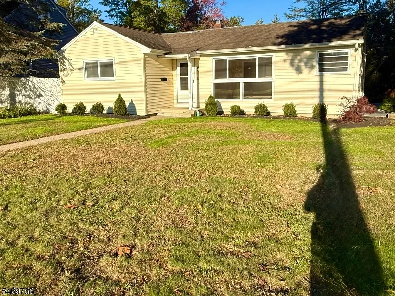 3 bed, 1.5 bath, $3,500 — Photo 2