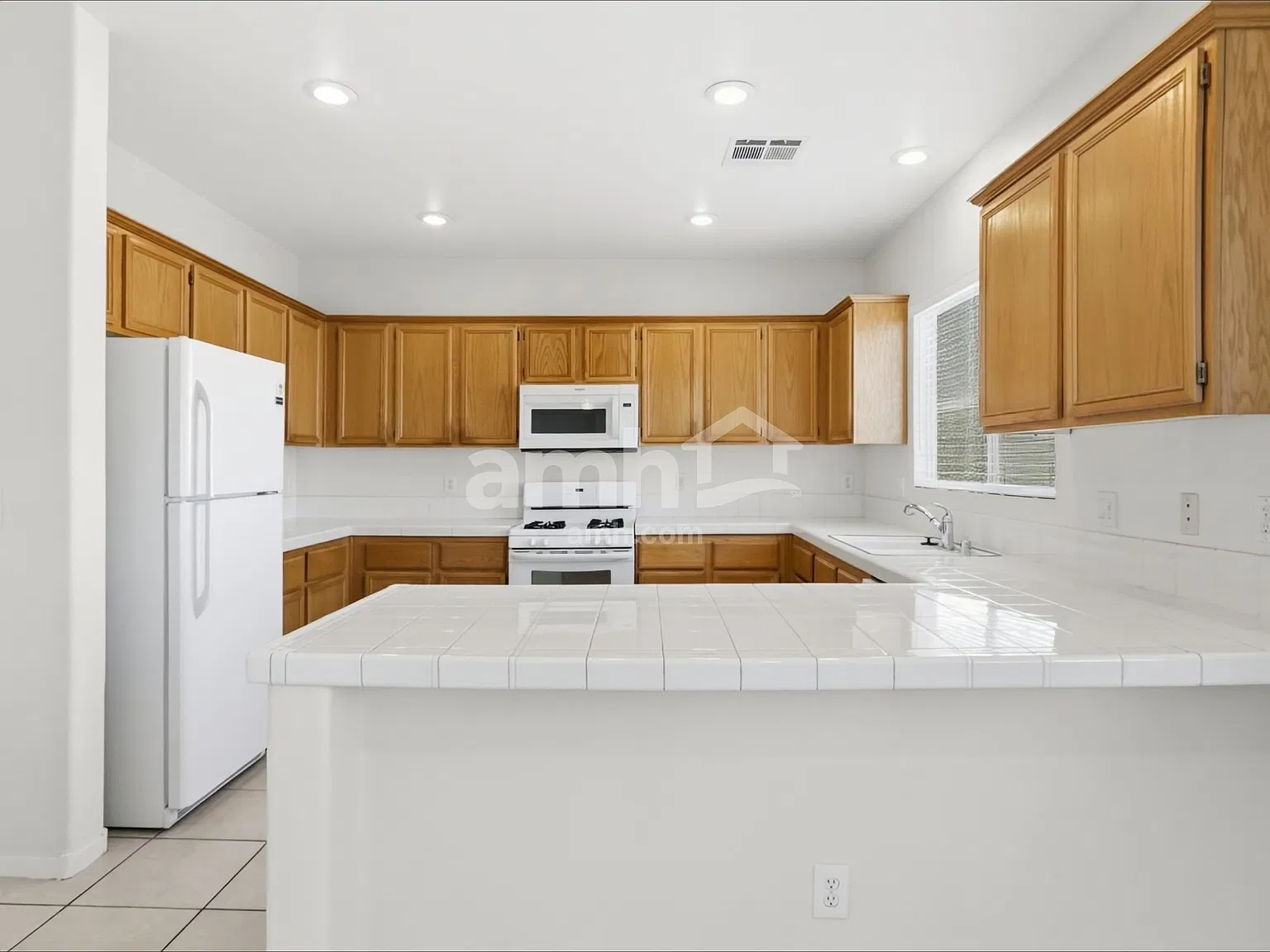 3 bed, 2.5 bath, 2064 sqft, $2,300 — Photo 4