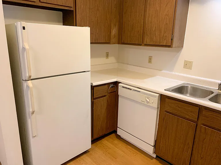 1132 E Johnson St — Photo 15