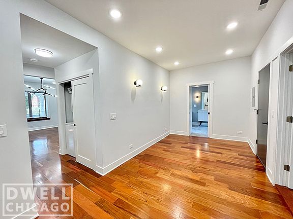 4th image of 4010 W Warwick Ave #1