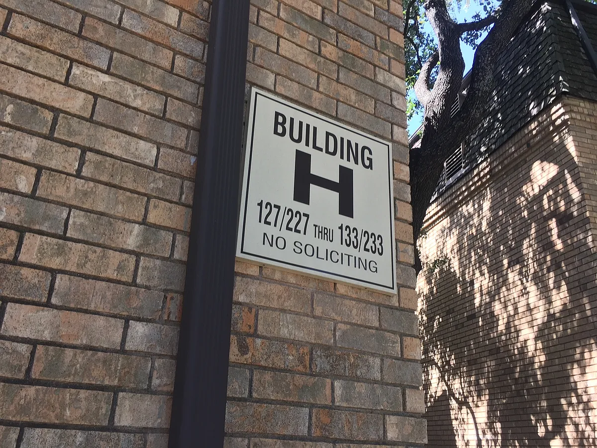 Building Photo - 4312 Bellaire Dr S #127