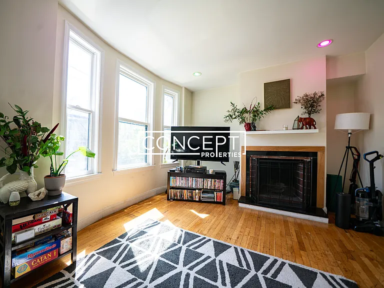79 Highland St — Photo 4