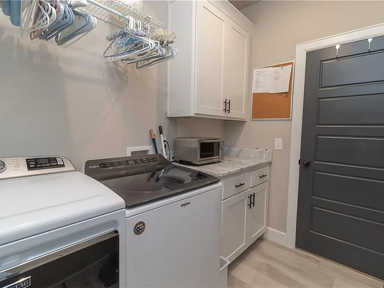 1137 Laux Ln — Photo 16