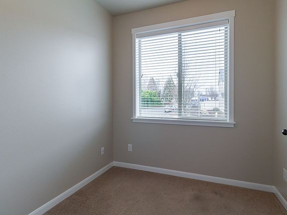 3rd image of 7601 NE 31st Cir