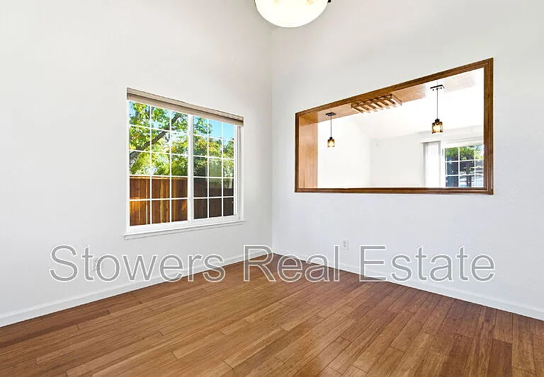 318 Joyce St — Photo 13