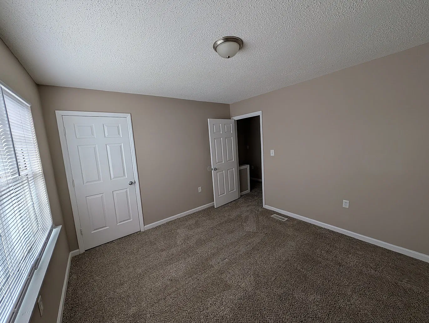 2 bed, 1.5 bath, 870 sqft, $1,150 — Photo 3