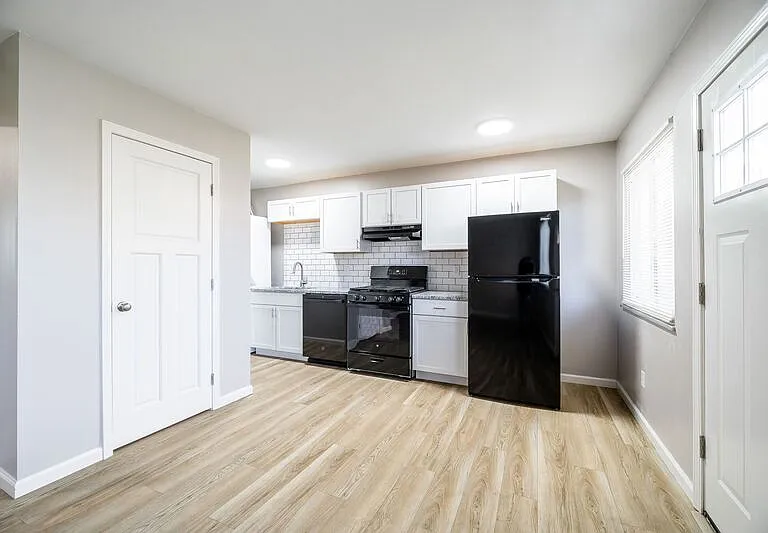 1075 Oak St #E — Photo 5