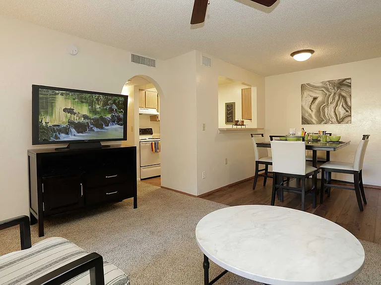 Silverado Apartments — Photo 12
