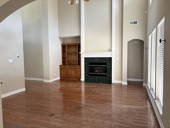 2nd image of 3405 Hillpark Ln