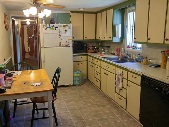 5th image of 700 Margaret St